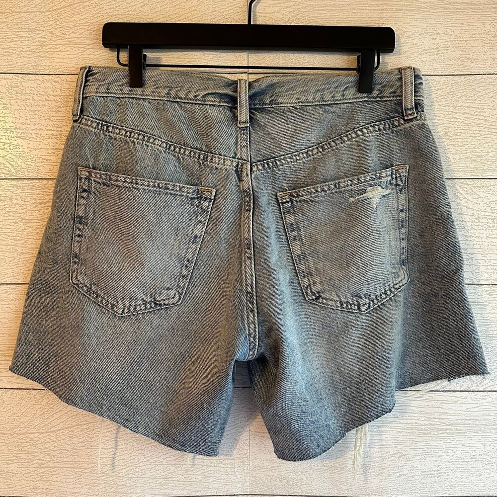 GAP 8" Mid Rise Loose Denim Bermuda Shorts Light indigo Cotton Size 29 Petite - Picture 9 of 9